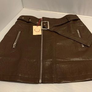 NWT RAGA HARLEE FAUX LEATHER MINI SKIRT. MEDIUM